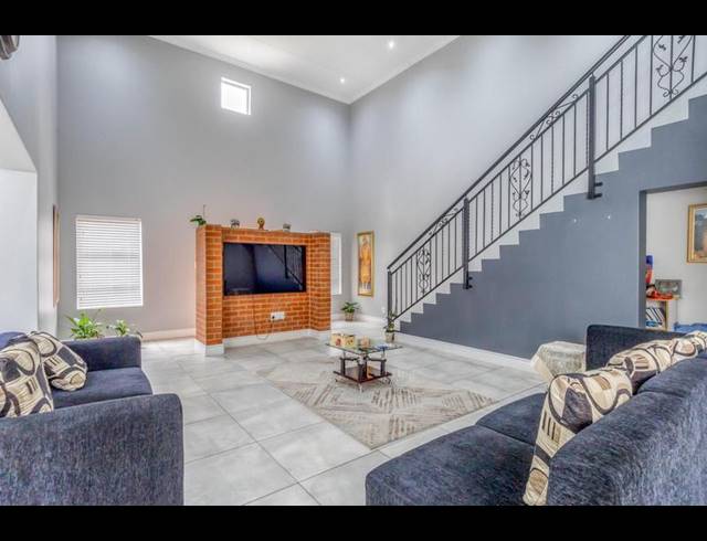 5 BEDROOM HOUSE FOR SALE IN COUNTRY VIEW ESTATE